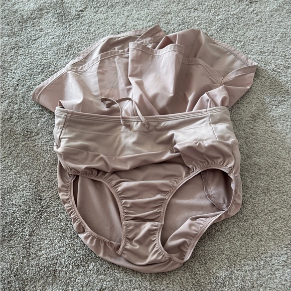 Nike Dri-FIT pink shorts with lining size women’s small - Picture 3 of 5